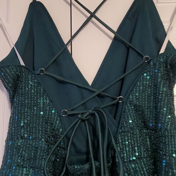 LULUS GREEN SEQUIN ROMPER HOLIDAY FESTIVE SEXY OPEN BACK SURPLICE SIZE MEDIUM - Picture 7 of 13